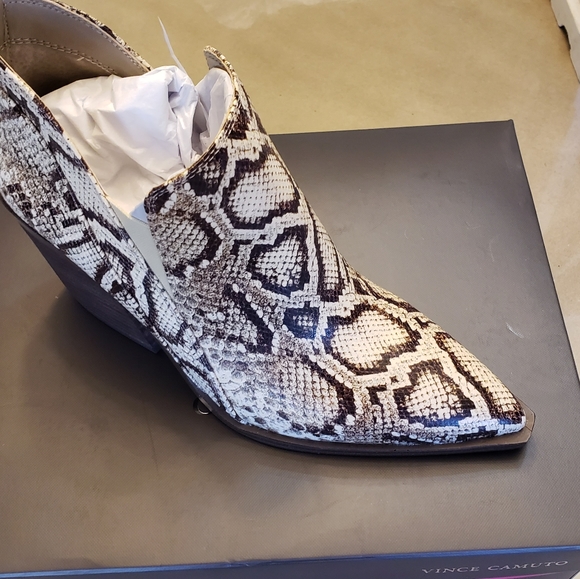 Vinte Camuto Gadina Block heel booties Size 8 - Picture 7 of 10